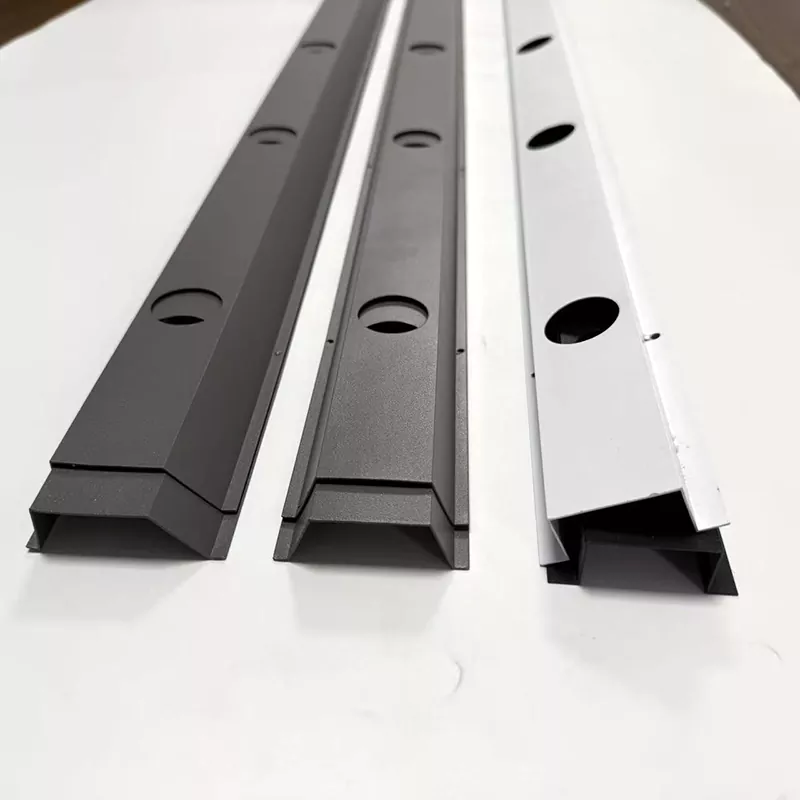 Hva gjør Hat Track essensielt for moderne design og industrielle applikasjoner?